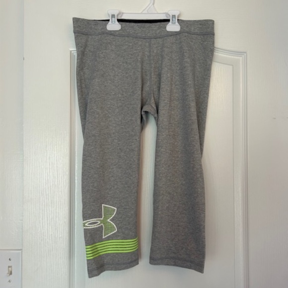 Under Armour Other - Under Armour Capri tights -L